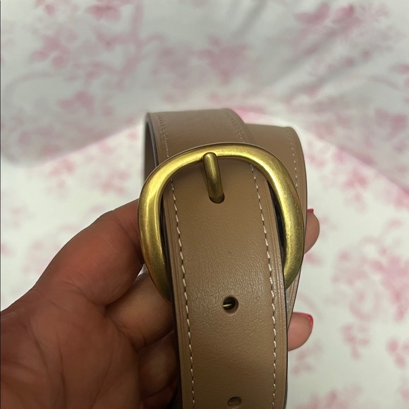 Coach Tan Leather Strap with Gold Hardware - Picture 4 of 7
